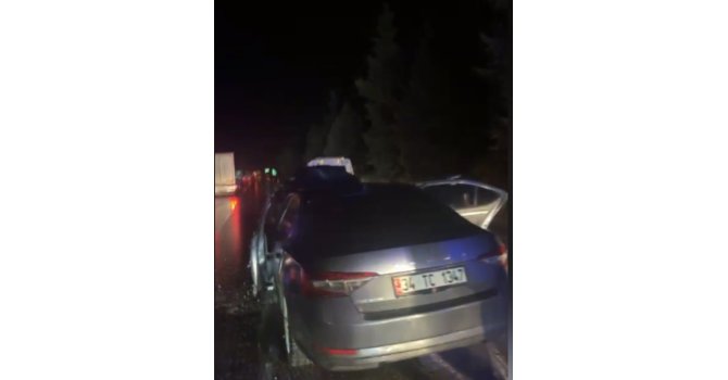 Osmaniye’de bariyerlere çarpan otomobil hurdaya döndü: 3 yaralı