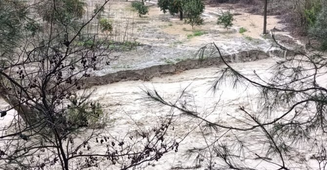 Adana’nın kuzey ilçelerinde sağanak taşkınlara neden oldu