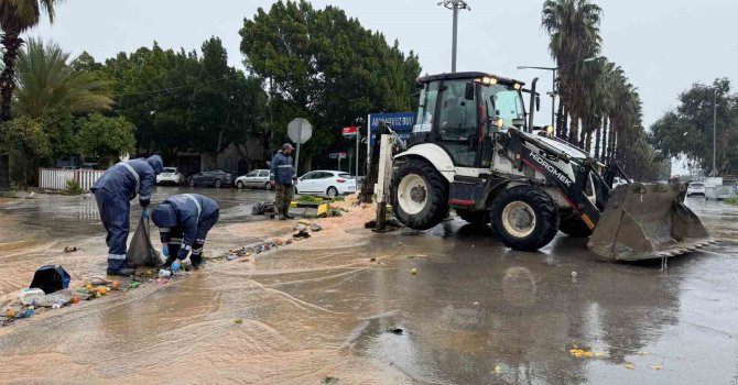 Büyükşehir ekipleri şiddetli yağışa karşı teyakkuz halinde