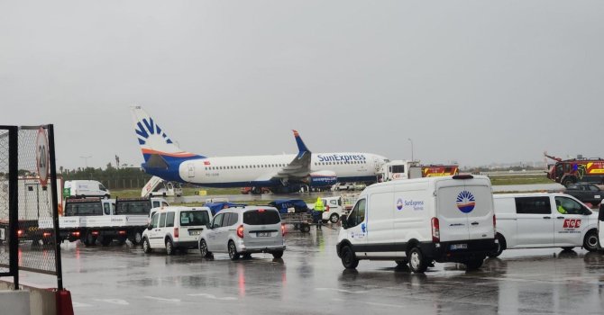 Antalya Havalimanı’nda korkutan kaza ucuz atlatıldı