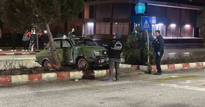 Otomobil yayalara çarptı: 3 yaralı