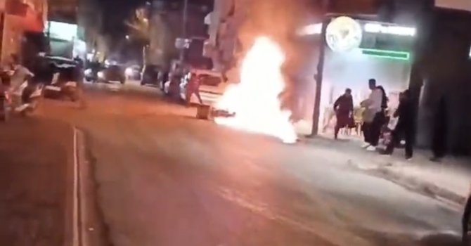 Motosiklet alev alev yandı