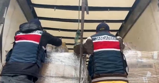 Adana’da 3 bin litre sahte alkol ele geçirildi