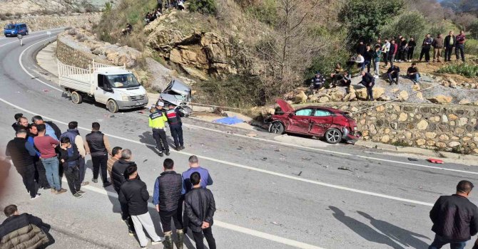Alanya’da 3 araçlı zincirleme kaza: 1 ölü, 3 yaralı