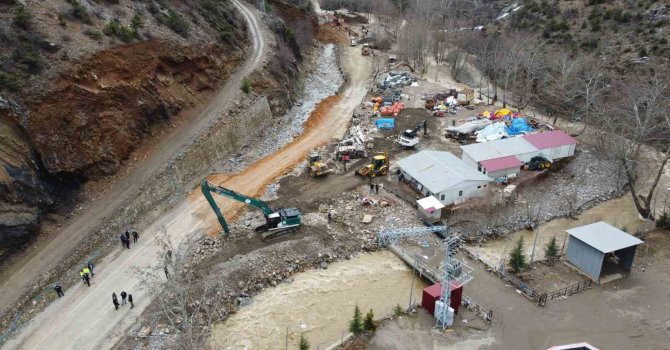 Adana’yı Kayseri ve Sivas’a bağlayan güzergahta ulaşım kontrollü sağlanıyor
