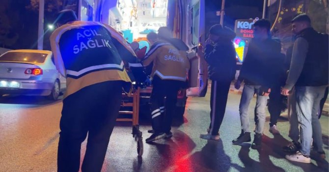 Kavşakta motosiklet ile otomobil çarpıştı: 2 yaralı