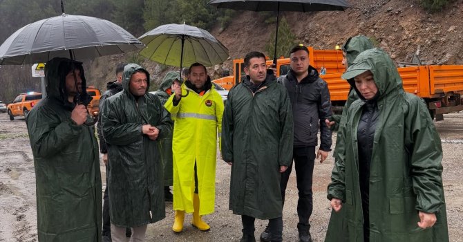 Başkan Özen’den heyelan uyarısı: "Zorunlu olmadıkça yola çıkmayın"