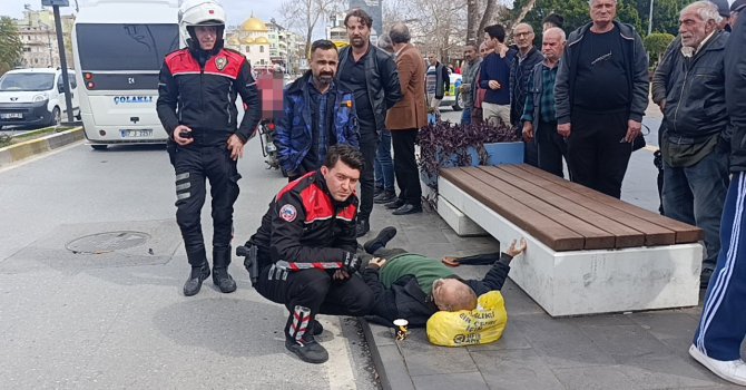 Yolun karşısına geçerken motosikletin çarptığı yaya yaralandı