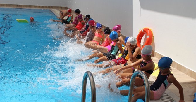 Elmalı’da ASFİM yüzme kurslarına yoğun ilgi