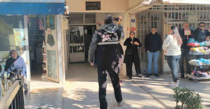 Yanındaki kadını öldürüp aynı silahla intihar etti