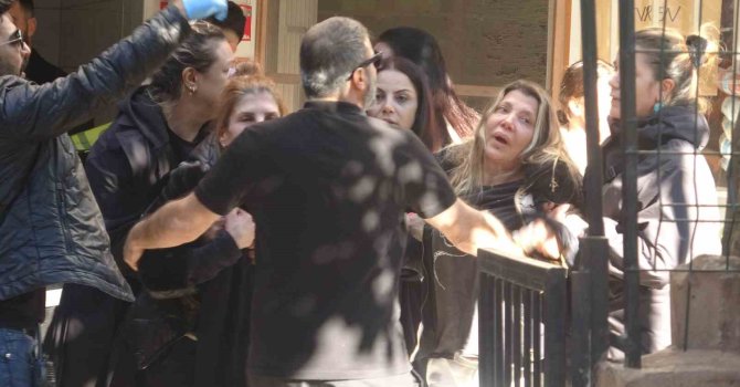 Cenaze aracını "Özgür bunu bize nasıl yaptın" diyerek yolladı