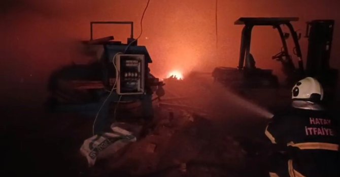 Payas’ta marangoz atölyesinde yangın