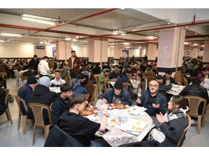 Isparta Belediyesi’nin iftar sofraları birlik ve beraberlik ruhunu pekiştiriyor