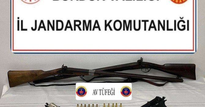 Burdur’da çok sayıda ruhsatsız silah ve mühimmat ele geçirildi