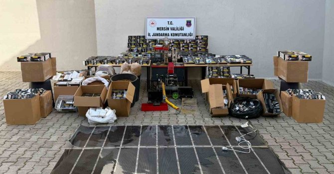 Mersin’de evinde kaçak sigara üretimi yapan şüpheli gözaltına alındı