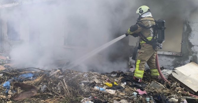 Samandağ’da metruk bina yangını