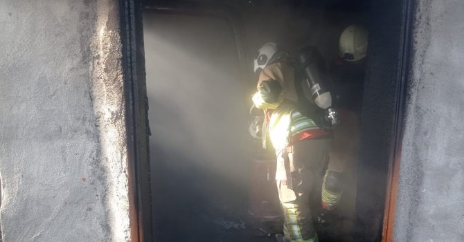 Defne’de ev yangını: 1 kişi dumandan etkilendi