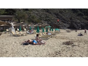 Alanya’da şubat ortasında deniz keyfi