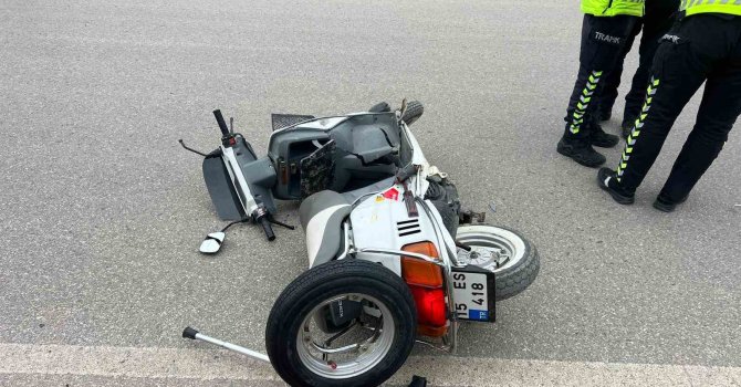 Burdur’da panelvanla çarpışan motosiklet sürücüsü metrelerce savrularak hayatını kaybetti