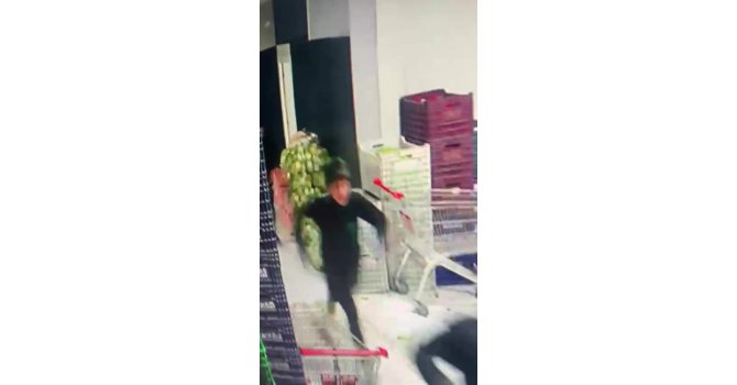 Deprem anında yaşanan panik kamerada