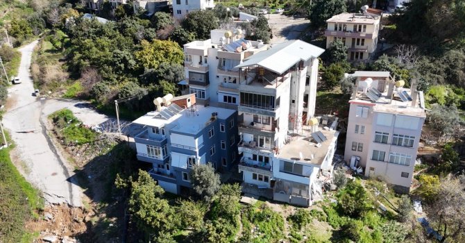 Alanya’da 3 bina tedbir amaçlı tahliye edildi