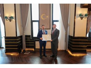 Vali Masatlı, Müftü Topçu’ya başarı belgesi verdi