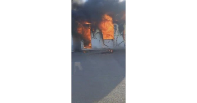 Alevlere teslim olan boş konteyner kullanılamaz hale geldi