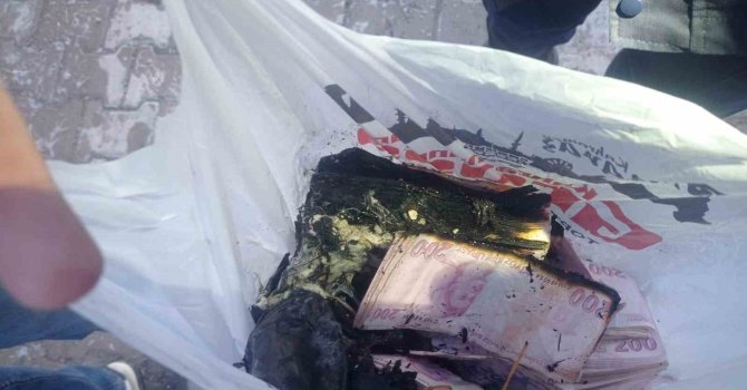 İtfaiye erleri alevlerin arasından Kur’an-ı Kerim’i kurtardı