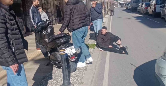 Antalya’da 100 metre arayla motosikletlileri yola savuran iki kaza: 1 yaralı
