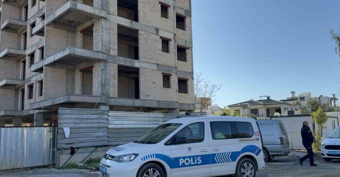 Antalya’da inşaatın 5’nci katından düşen işçi yaralandı