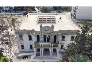 Depremde zarar gören tarihi valilik binası aslına uygun şekilde inşa ediliyor