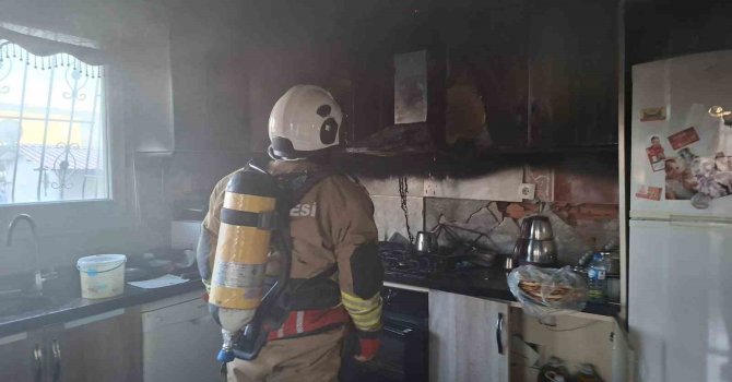 Samandağ’da evin mutfağında çıkan yangın korkuttu