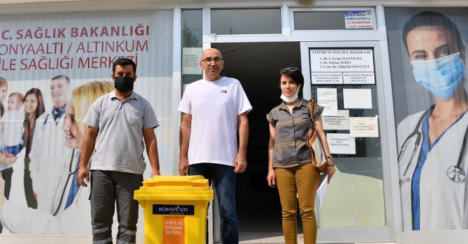Konyaaltı’ndan sağlık merkezlerine atık ilaç toplama kutusu desteği