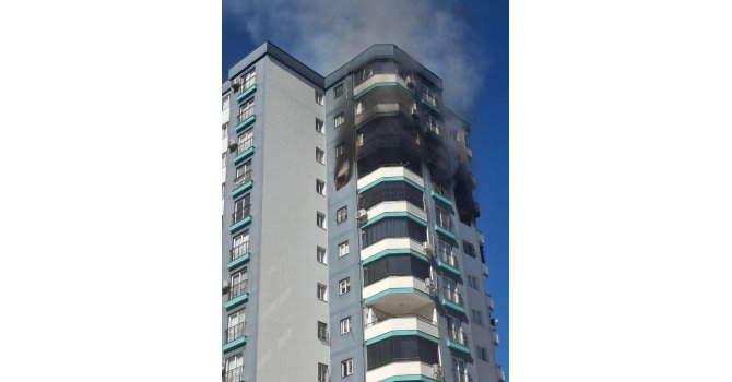 10’uncu katta yangın: Polis, havaya ateş açarak vatandaşları uzaklaştırdı