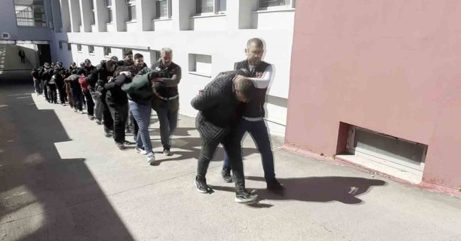 Adana’da zehir tacirlerine operasyon: 11 tutuklama