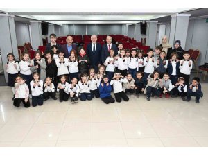 Belediye meclisinde minik misafirler yerel yönetimi yerinde öğrendi
