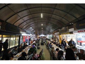 Uzun Çarşı’da iftar sofrası kuruldu