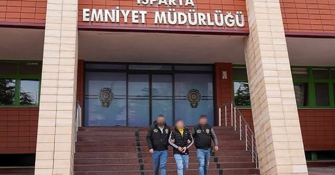 Isparta’da 24 yıl 11 ay hapis cezası bulunan firari yakalandı
