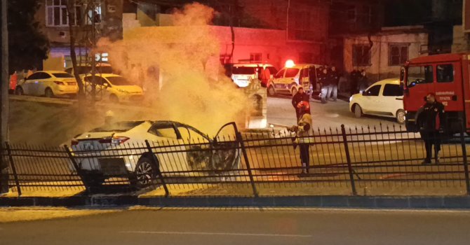 ‘Dur’ ihtarına uymayan otomobil sürücüsü uzun süre kovalandı: Yakalanan 2 şüphelinin yasaklı madde testi pozitif çıktı