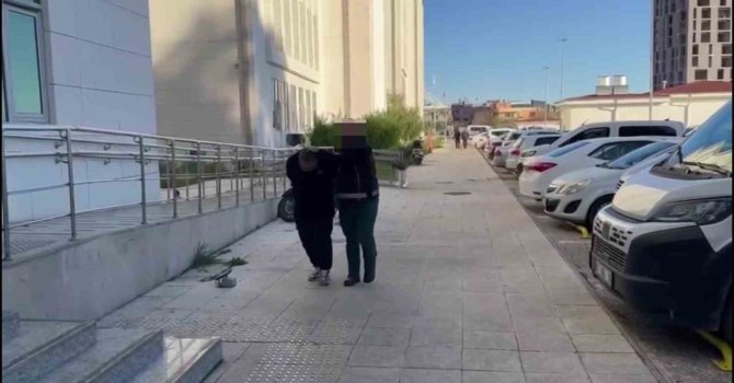 Adana’da hapis cezasıyla aranan 25 hükümlü yakalandı
