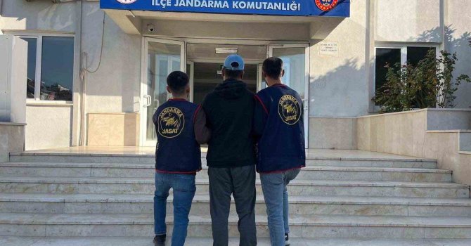 Serik’te çeşitli suçlardan aranan 5 kişi yakaladı