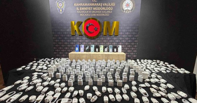 Kahramanmaraş’ta kaçak telefon ve makaron ele geçirildi