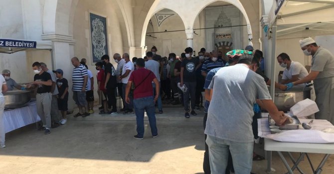 Kepez’de aşure ikramı