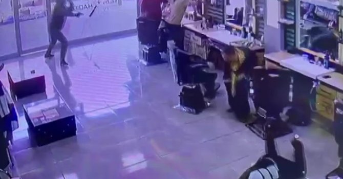 Adana’da berberde böyle ateş etti: 1 yaralı
