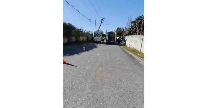 Dörtyol’da öğrenci servisi elektrik direğine çarptı: 4 yaralı