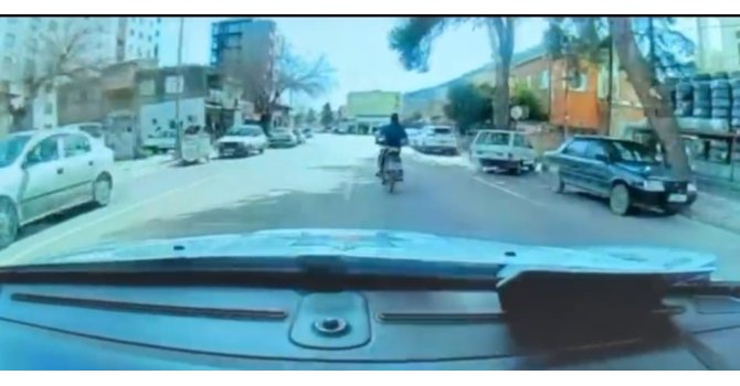 Aranan firari motosiklet sürerken polise yakalandı