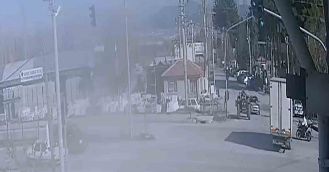 Burdur’da genç sürücünün ölüme gittiği kaza kamerada