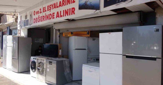 Mersin’de bir esnaf, yardım etmek istediği genç tarafından soyuldu