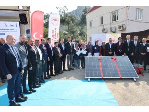 Adana’da konargöçer kadınlara taşınabilir enerji desteği