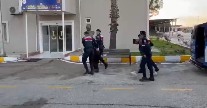 Kur’an-ı Kerim’lere zarar veren 2 kişi tutuklandı